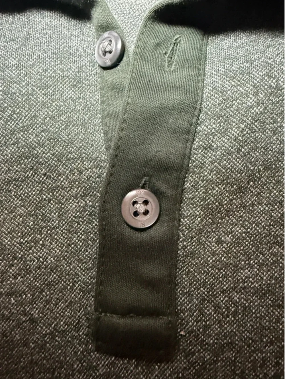 Banana republic, heathered contrast in pocket and collar and dark green men’s XL
